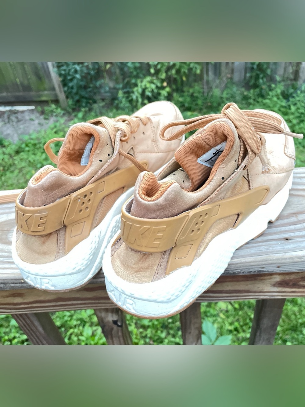 Nike Air Huarache Run Women’s Running Shoes Beige Sneakers Size 9